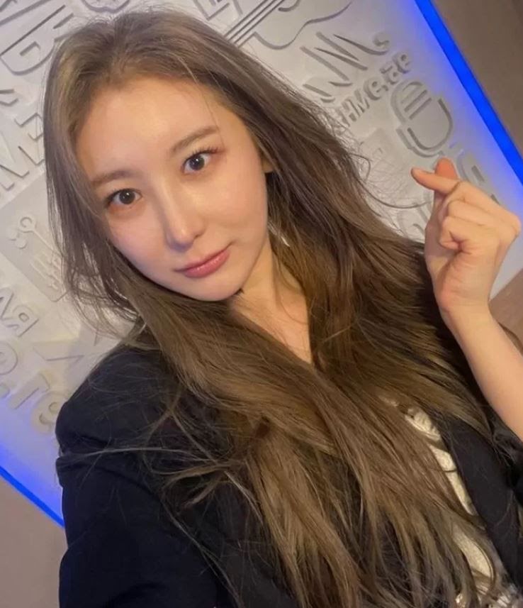 Lee Chaeyeon Menjadi Topik Hangat Online Setelah Transformasi Dramatis